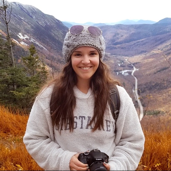 Meet your Posher, Samantha @TheBeautyInIt - Picture 1 of 2